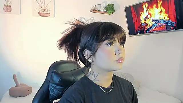 AlaiaRogers online show from 07/24/26, 11:08
