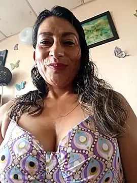 Snapshot of Lucia_Rios chatting on 06/15/26, 08:22 Lucia Rios online show from 06/15/26, 08:22