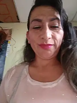 Snapshot of Lucia_Rios chatting on 06/22/26, 10:40 Lucia Rios online show from 06/22/26, 10:40