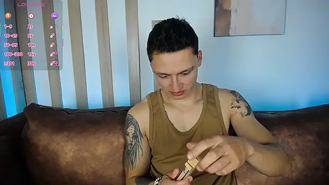 Snapshot of DIEGO_JONES chatting on 06/19/26, 01:04 DIEGO JONES online show from 06/19/26, 01:04