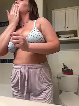 hollyharmd online show from 04/10/26, 01:22