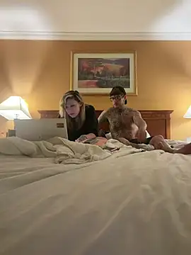 Darkcrowncouple online show from 02/28/26, 01:45