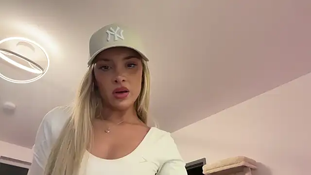 Naughtyblondex online show from 06/01/26, 11:28