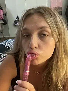 imkhloe online show from 07/21/26, 08:33