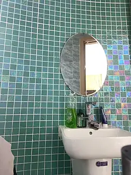 Snapshot of Swee-x1 chatting on 03/02/26, 06:14 Swee-x1 online show from 03/02/26, 06:14