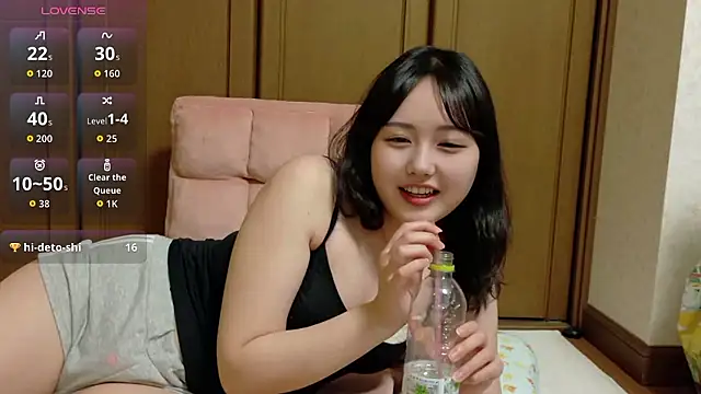 Snapshot of ri_r chatting on 05/20/26, 03:29 ri r online show from 05/20/26, 03:29