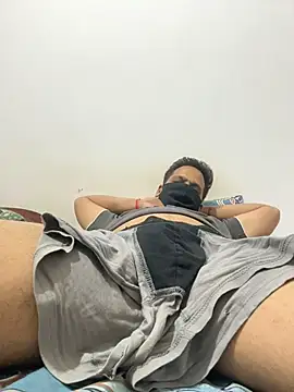 Snapshot of the_guy_u_desire chatting on 03/07/26, 05:10 the guy u desire online show from 03/07/26, 05:10