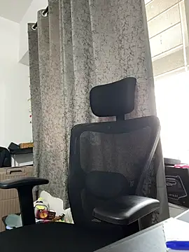 Snapshot of the_guy_u_desire chatting on 07/18/26, 10:52 the guy u desire online show from 07/18/26, 10:52