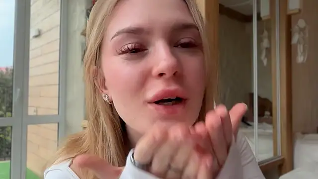 cyberl0ve  online show from 04/18/26, 03:27