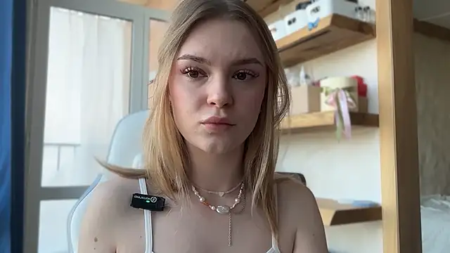 cyberl0ve  online show from 04/21/26, 11:05