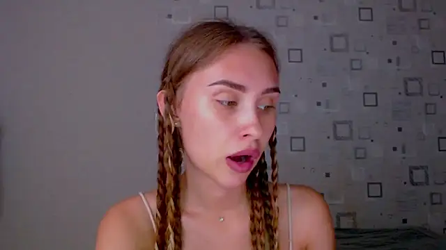 yourameliaa online show from 06/18/26, 06:01