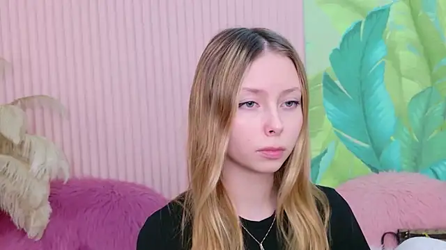 Snapshot of Tessa_Cross chatting on 03/03/26, 08:09 Tessa Cross online show from 03/03/26, 08:09