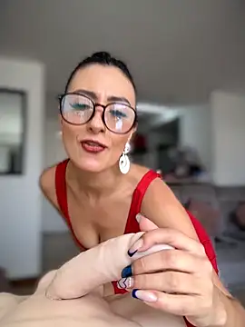 Emma Reyes online show from 03/12/26, 02:23