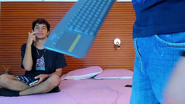 Snapshot of peakk_twiinns chatting on 03/09/26, 11:36 peakk twiinns online show from 03/09/26, 11:36