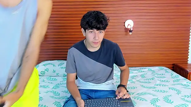 Snapshot of peakk_twiinns chatting on 03/20/26, 11:48 peakk twiinns online show from 03/20/26, 11:48