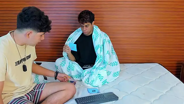 Snapshot of peakk_twiinns chatting on 04/01/26, 01:41 peakk twiinns online show from 04/01/26, 01:41