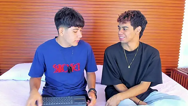 Snapshot of peakk_twiinns chatting on 04/07/26, 11:21 peakk twiinns online show from 04/07/26, 11:21