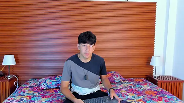 Snapshot of peakk_twiinns chatting on 04/12/26, 11:15 peakk twiinns online show from 04/12/26, 11:15