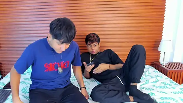 Snapshot of peakk_twiinns chatting on 04/14/26, 11:27 peakk twiinns online show from 04/14/26, 11:27