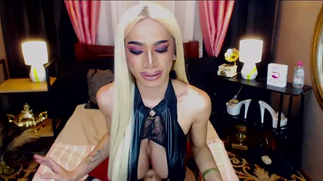 Snapshot of KieraLee chatting on 05/24/26, 11:15 KieraLee online show from 05/24/26, 11:15