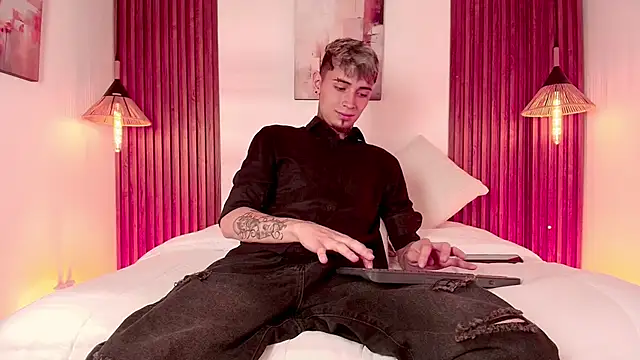 Max Hader  online show from 03/09/26, 03:10