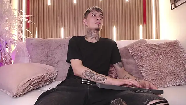 Max Hader  online show from 03/11/26, 03:12