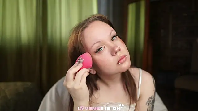 Snapshot of LeahAllsop chatting on 05/08/26, 02:39 LeahAllsop online show from 05/08/26, 02:39