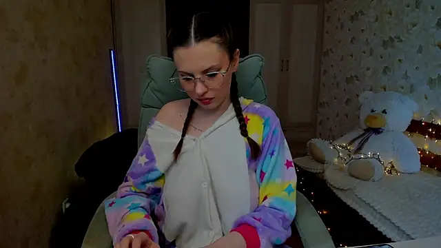 LoraTempt online show from 04/16/26, 07:31