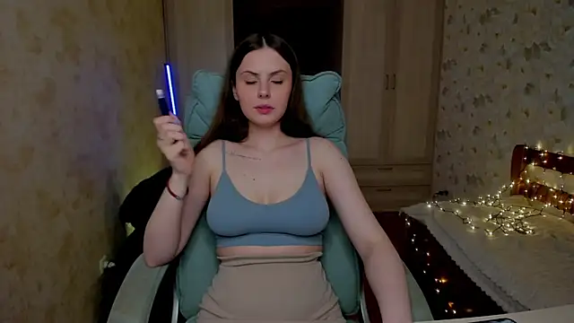 LoraTempt online show from 04/19/26, 06:21