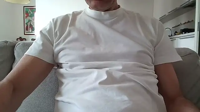 Snapshot of Alex1970-IT chatting on 04/18/26, 12:20 Alex1970-IT online show from 04/18/26, 12:20