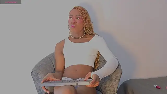 Snapshot of brit_davis chatting on 03/03/26, 02:56 brit davis online show from 03/03/26, 02:56