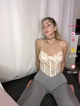 Snapshot of SoniaXOXO chatting on 05/05/26, 04:37 SoniaXOXO online show from 05/05/26, 04:37