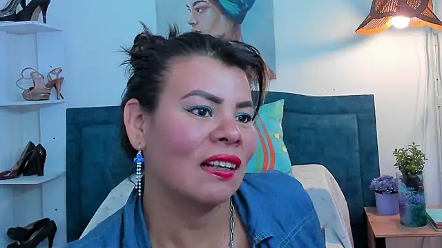 KiaraXMilf online show from 03/05/26, 07:43