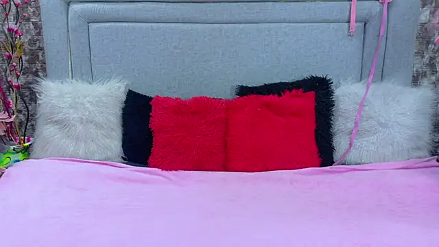 Naomimolie online show from 05/15/26, 12:12