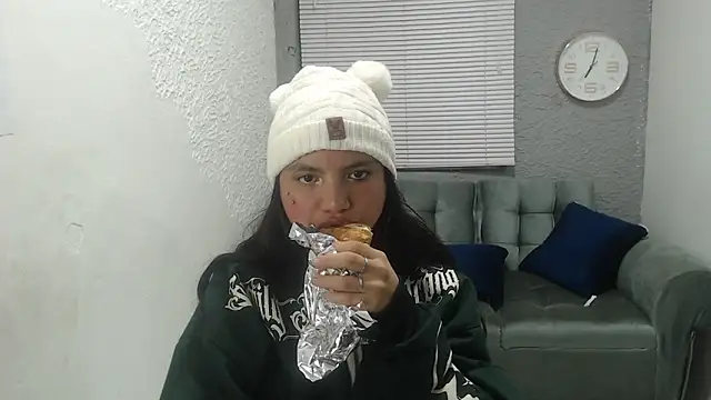 Snapshot of kimmyfuckass chatting on 04/20/26, 12:19 kimmyfuckass online show from 04/20/26, 12:19