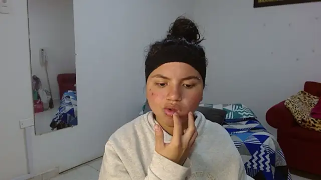 Snapshot of kimmyfuckass chatting on 06/17/26, 12:18 kimmyfuckass online show from 06/17/26, 12:18