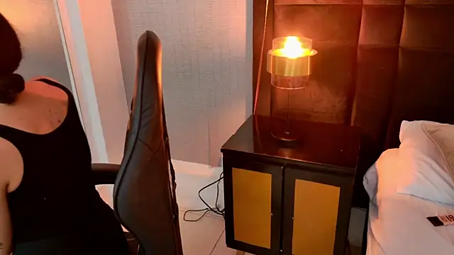 EllaEvanzz online show from 04/16/26, 12:22