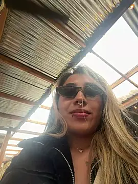 ManuelaVeeleez online show from 05/02/26, 07:30