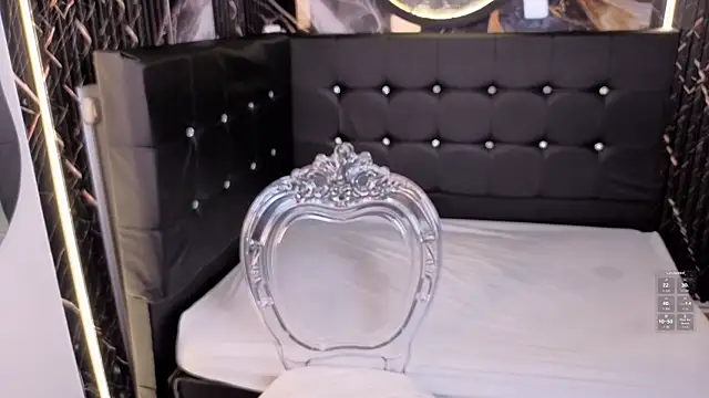Snapshot of ManuelaVeeleez chatting on 06/06/26, 03:44 ManuelaVeeleez online show from 06/06/26, 03:44