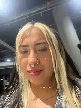 Snapshot of ManuelaVeeleez chatting on 06/20/26, 02:25 ManuelaVeeleez online show from 06/20/26, 02:25