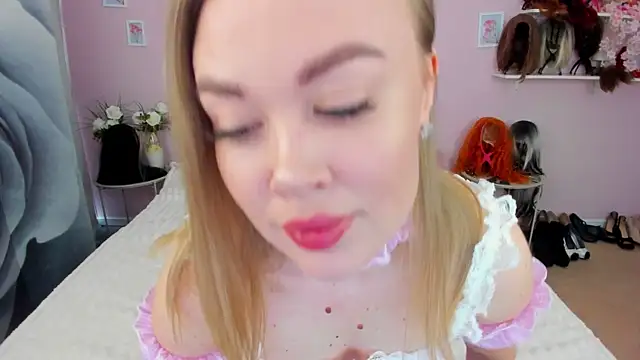 HannahWillow online show from 04/09/26, 06:30