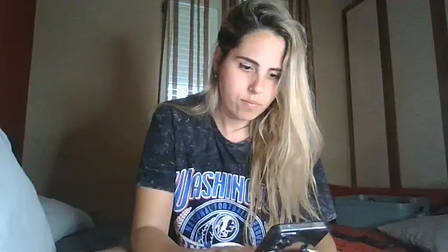 Emilyvuxa online show from 05/09/26, 05:29