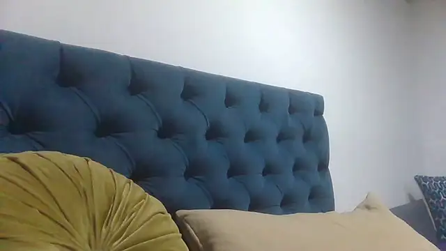 Jiwon Han online show from 04/17/26, 12:46