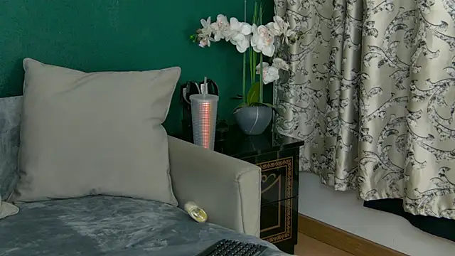 Snapshot of SkinnyNatty chatting on 06/24/26, 03:49 SkinnyNatty online show from 06/24/26, 03:49