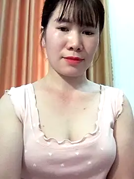 Snapshot of Bondgirl_9 chatting on 05/16/26, 06:21 Bondgirl 9 online show from 05/16/26, 06:21
