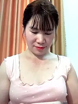 Snapshot of Bondgirl_9 chatting on 05/16/26, 06:54 Bondgirl 9 online show from 05/16/26, 06:54