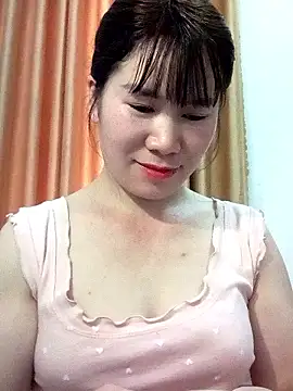 Snapshot of Bondgirl_9 chatting on 05/16/26, 07:05 Bondgirl 9 online show from 05/16/26, 07:05