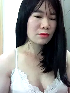 Snapshot of Bondgirl_9 chatting on 06/11/26, 05:11 Bondgirl 9 online show from 06/11/26, 05:11