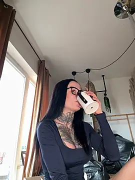 SkinnyLilly online show from 04/12/26, 02:00