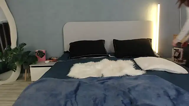 SunyLily online show from 04/17/26, 07:22